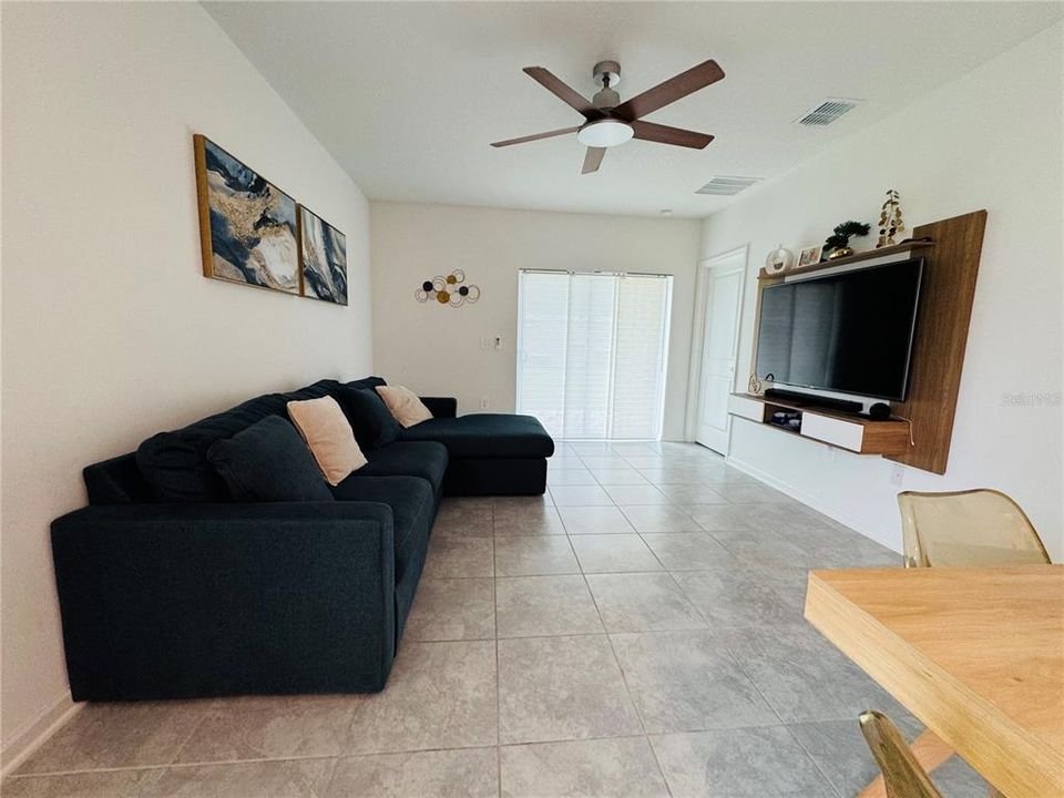 合同活跃: $2,200 (3 贝兹, 2 浴室, 1444 平方英尺)