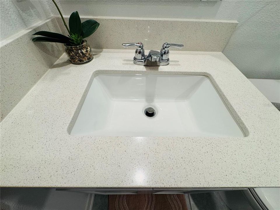 合同活跃: $2,200 (3 贝兹, 2 浴室, 1444 平方英尺)