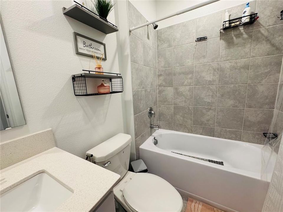 合同活跃: $2,200 (3 贝兹, 2 浴室, 1444 平方英尺)