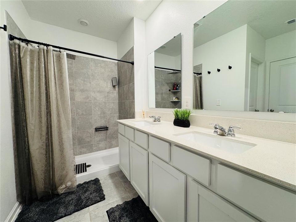 合同活跃: $2,200 (3 贝兹, 2 浴室, 1444 平方英尺)