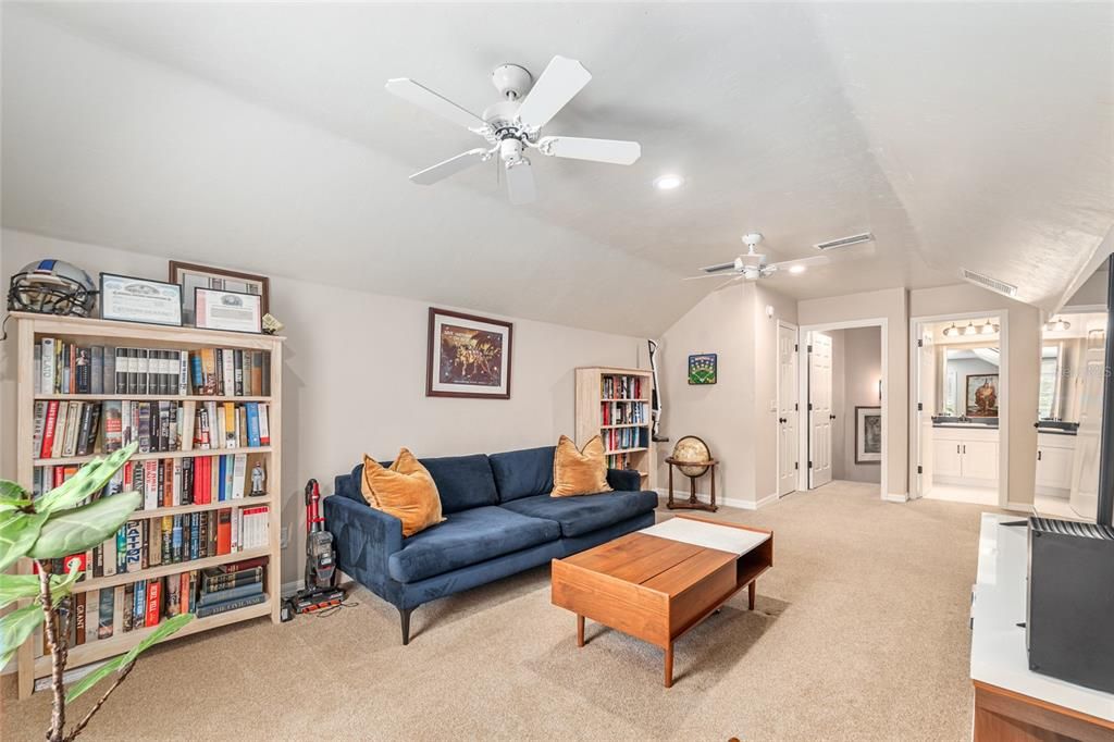 Под контрактом: $774,900 (5 спален, 4 ванн, 3010 Квадратных фут)