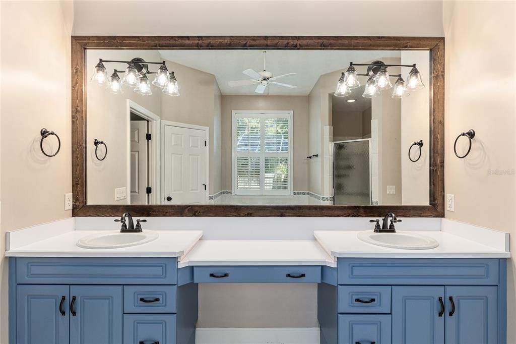 Под контрактом: $774,900 (5 спален, 4 ванн, 3010 Квадратных фут)