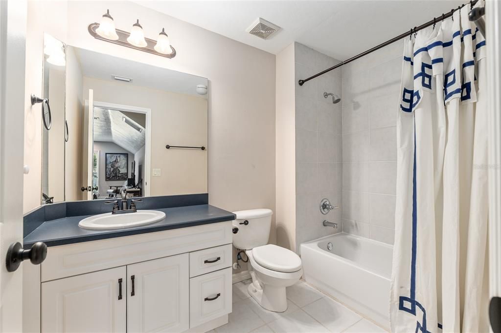 Под контрактом: $774,900 (5 спален, 4 ванн, 3010 Квадратных фут)