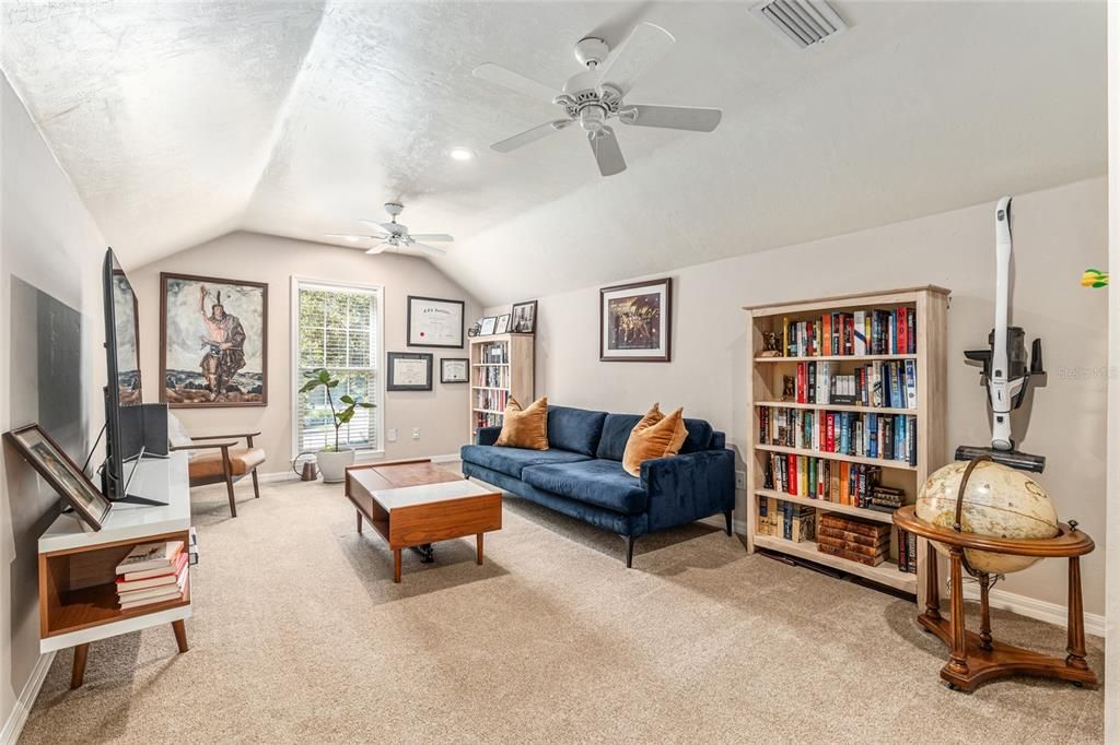 Под контрактом: $774,900 (5 спален, 4 ванн, 3010 Квадратных фут)