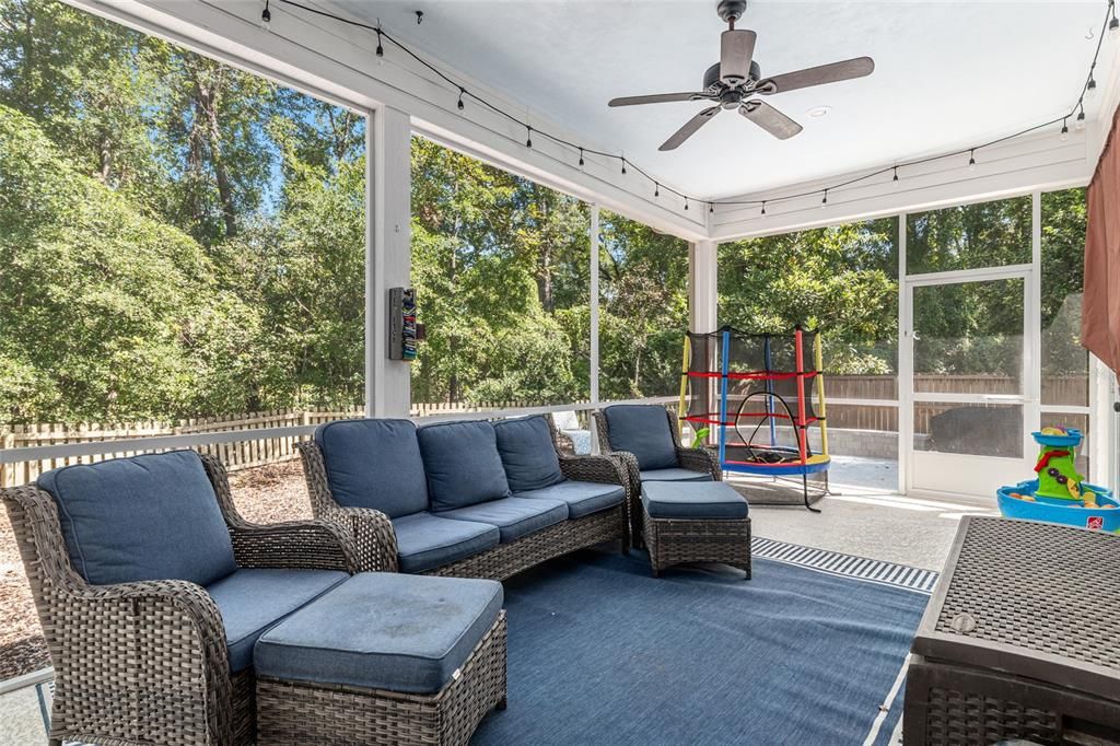 Под контрактом: $774,900 (5 спален, 4 ванн, 3010 Квадратных фут)