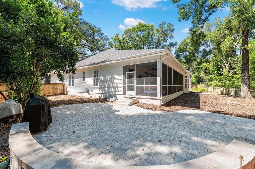 Под контрактом: $774,900 (5 спален, 4 ванн, 3010 Квадратных фут)