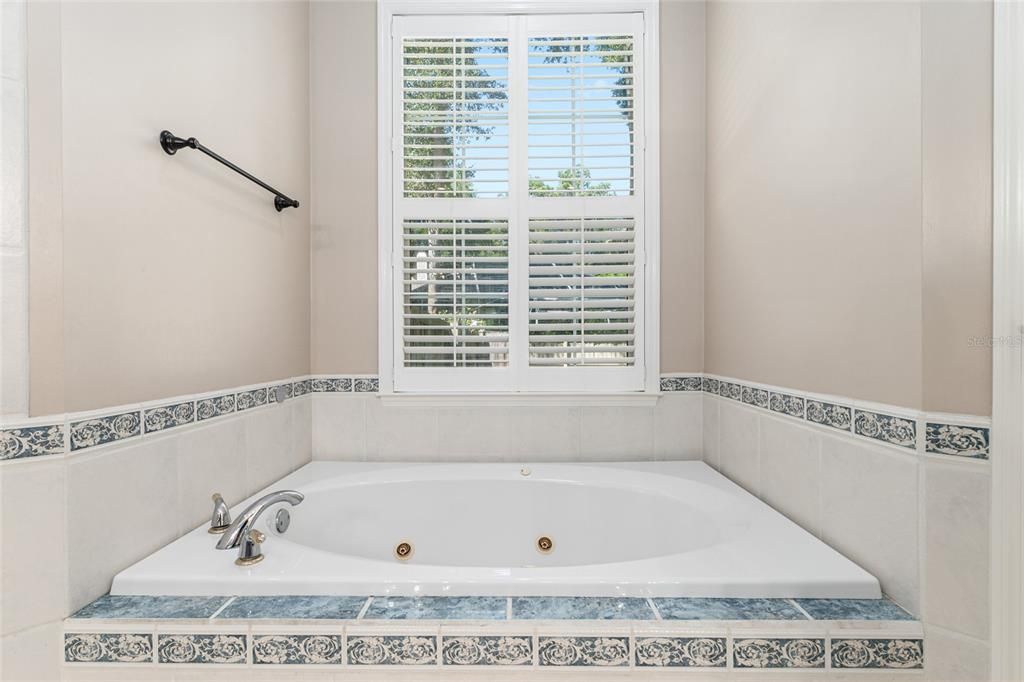 Под контрактом: $774,900 (5 спален, 4 ванн, 3010 Квадратных фут)