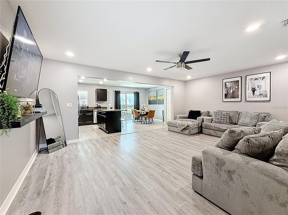 Под контрактом: $259,000 (3 спален, 2 ванн, 1771 Квадратных фут)