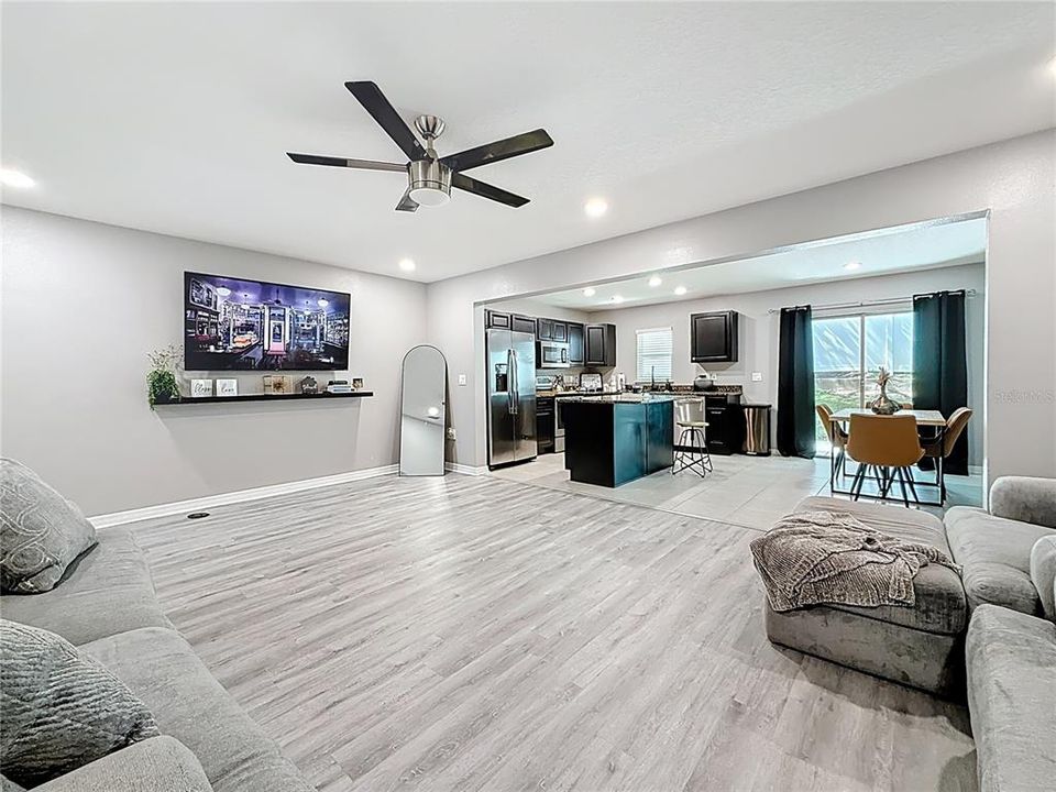 Под контрактом: $259,000 (3 спален, 2 ванн, 1771 Квадратных фут)