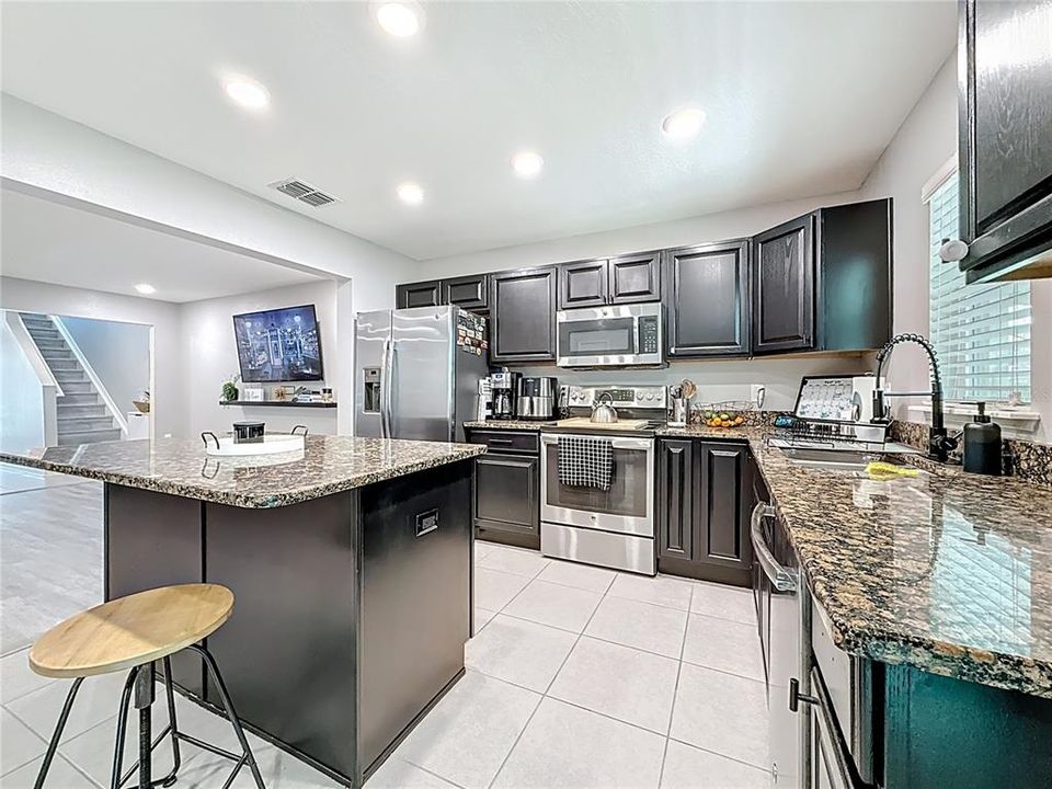 Под контрактом: $259,000 (3 спален, 2 ванн, 1771 Квадратных фут)