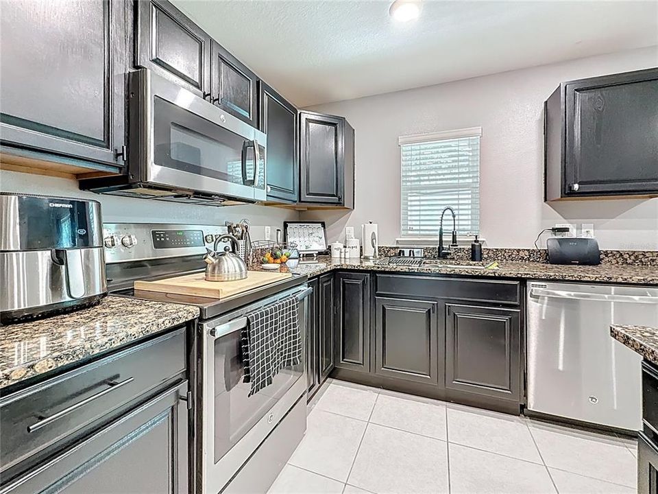 Под контрактом: $259,000 (3 спален, 2 ванн, 1771 Квадратных фут)