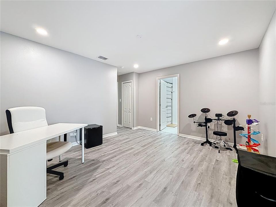 Под контрактом: $259,000 (3 спален, 2 ванн, 1771 Квадратных фут)