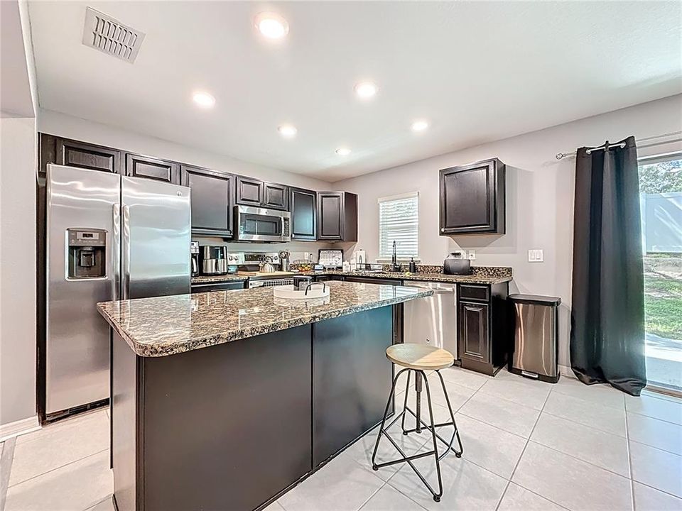 Под контрактом: $259,000 (3 спален, 2 ванн, 1771 Квадратных фут)