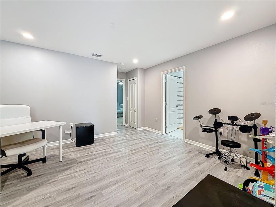 Под контрактом: $259,000 (3 спален, 2 ванн, 1771 Квадратных фут)