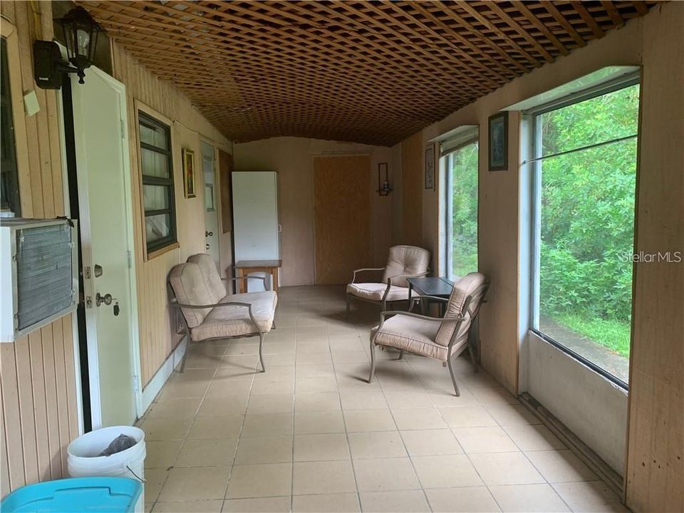 Под контрактом: $1,050 (0 спален, 1 ванн, 400 Квадратных фут)