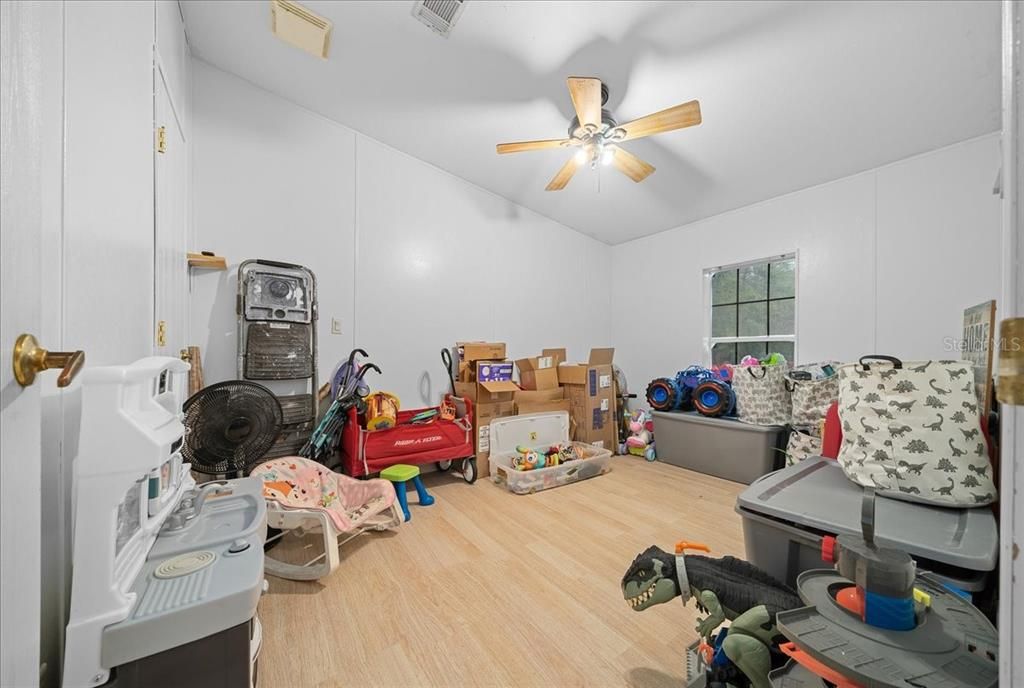 For Sale: $240,000 (3 beds, 2 baths, 1910 Square Feet)