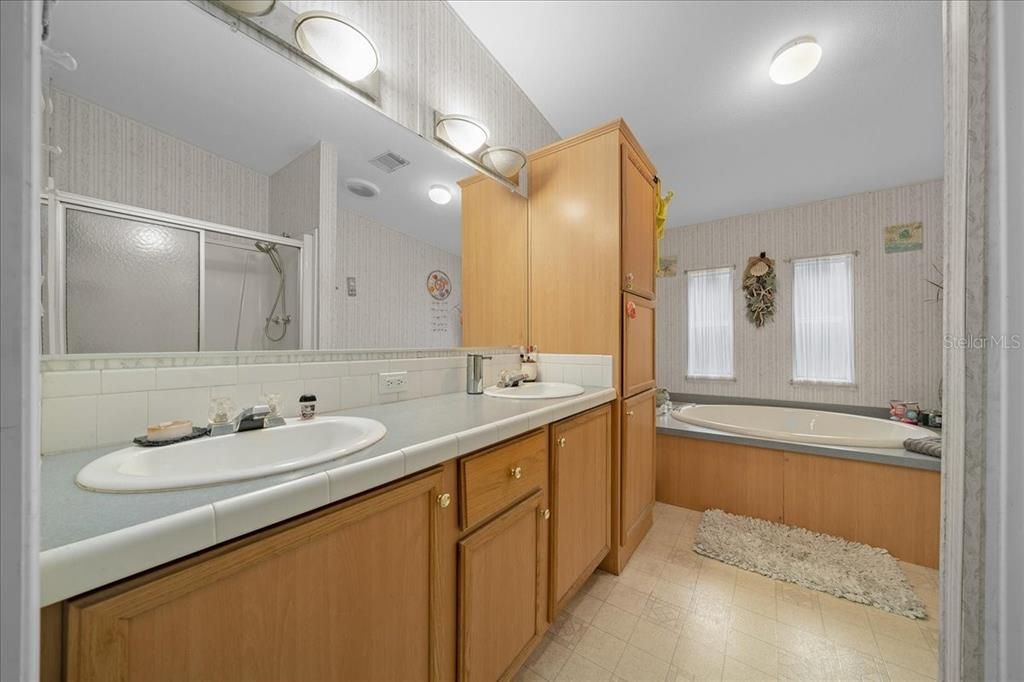 For Sale: $240,000 (3 beds, 2 baths, 1910 Square Feet)