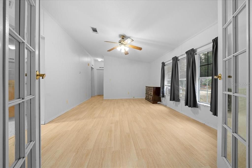 For Sale: $240,000 (3 beds, 2 baths, 1910 Square Feet)