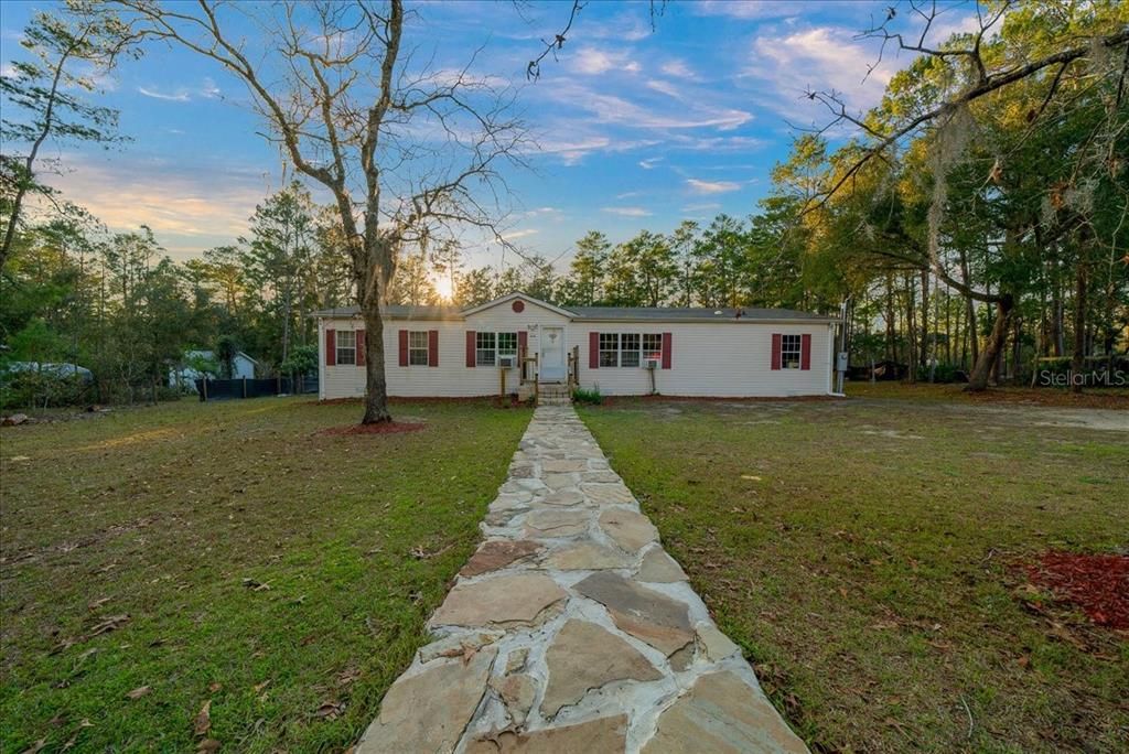 For Sale: $240,000 (3 beds, 2 baths, 1910 Square Feet)