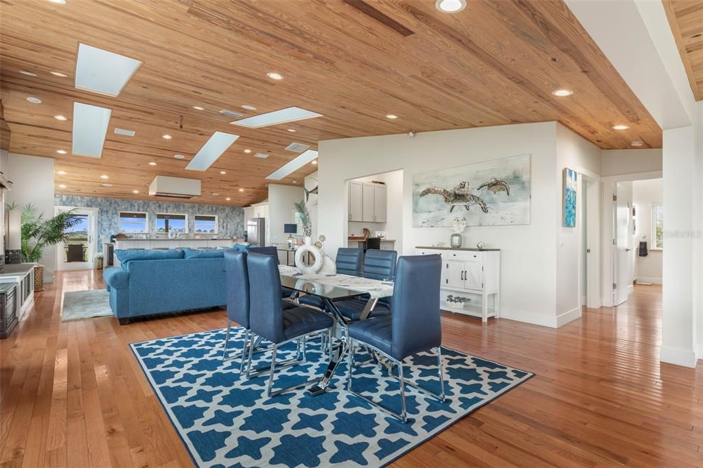 На продажу: $3,255,000 (5 спален, 4 ванн, 3853 Квадратных фут)