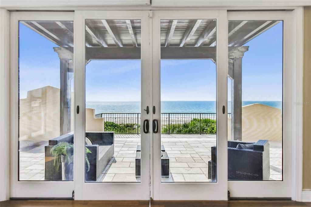 合同活跃: $6,995,000 (5 贝兹, 5 浴室, 6071 平方英尺)