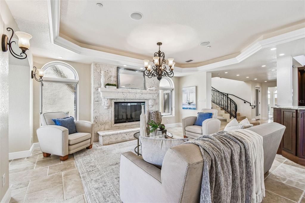 合同活跃: $6,995,000 (5 贝兹, 5 浴室, 6071 平方英尺)