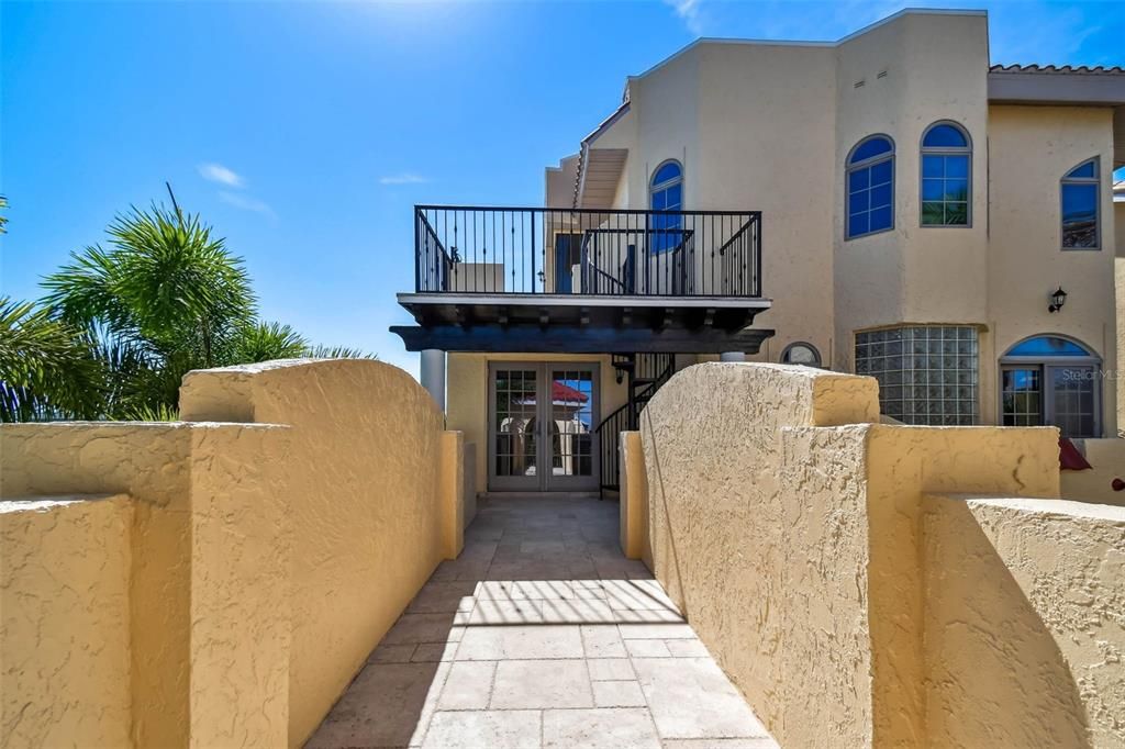 合同活跃: $6,995,000 (5 贝兹, 5 浴室, 6071 平方英尺)