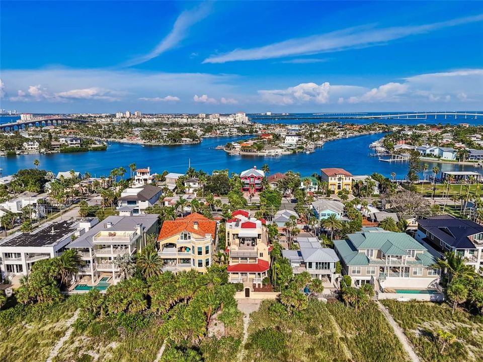 合同活跃: $6,995,000 (5 贝兹, 5 浴室, 6071 平方英尺)