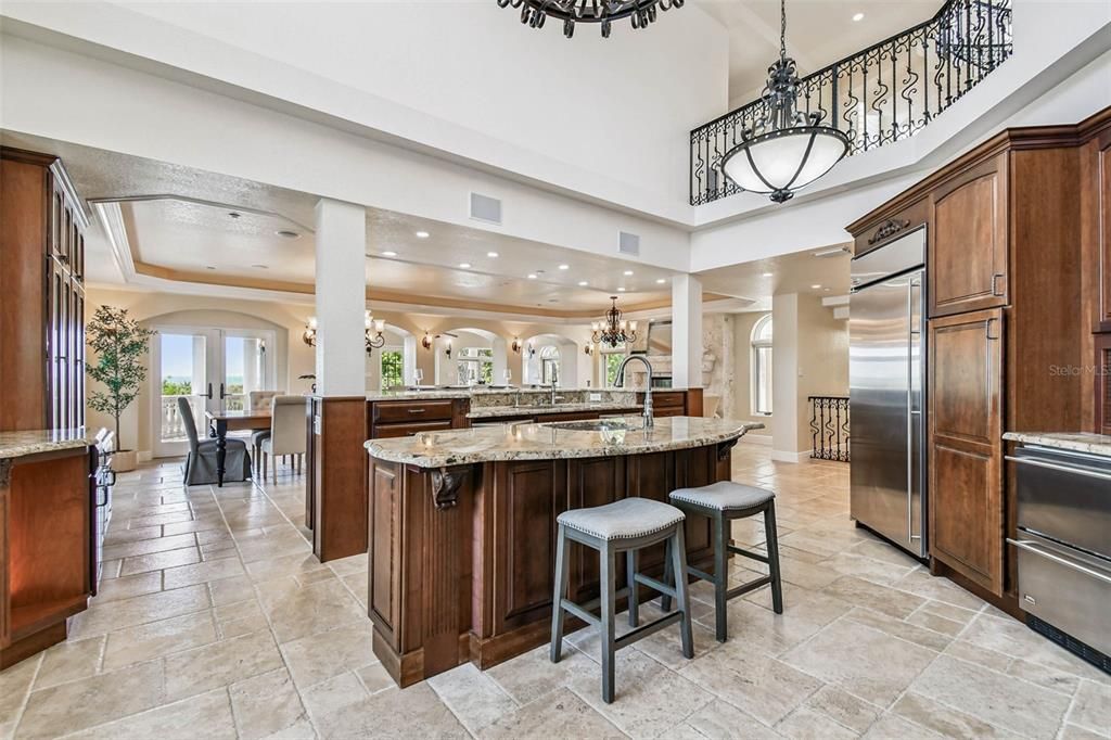 合同活跃: $6,995,000 (5 贝兹, 5 浴室, 6071 平方英尺)