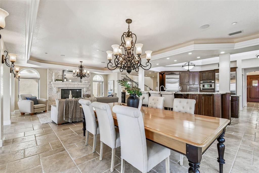 合同活跃: $6,995,000 (5 贝兹, 5 浴室, 6071 平方英尺)