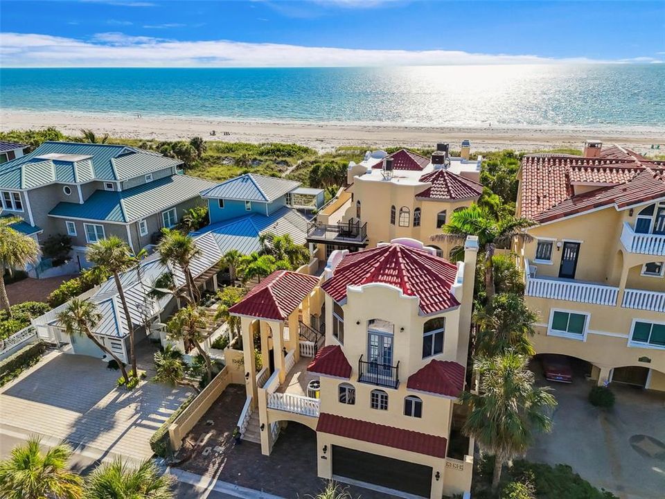 合同活跃: $6,995,000 (5 贝兹, 5 浴室, 6071 平方英尺)