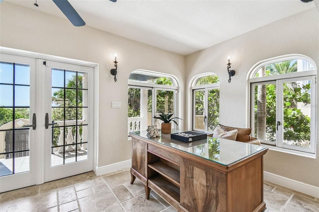 合同活跃: $6,995,000 (5 贝兹, 5 浴室, 6071 平方英尺)