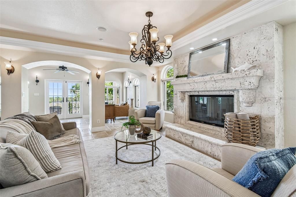 合同活跃: $6,995,000 (5 贝兹, 5 浴室, 6071 平方英尺)