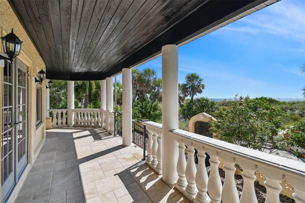 合同活跃: $6,995,000 (5 贝兹, 5 浴室, 6071 平方英尺)