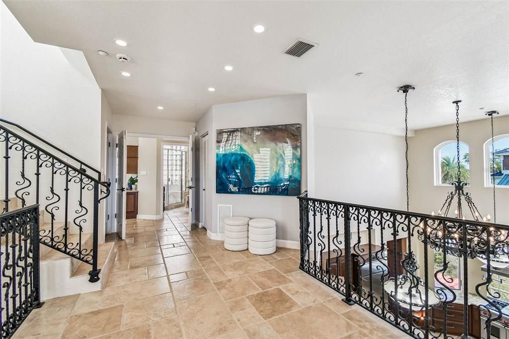 合同活跃: $6,995,000 (5 贝兹, 5 浴室, 6071 平方英尺)