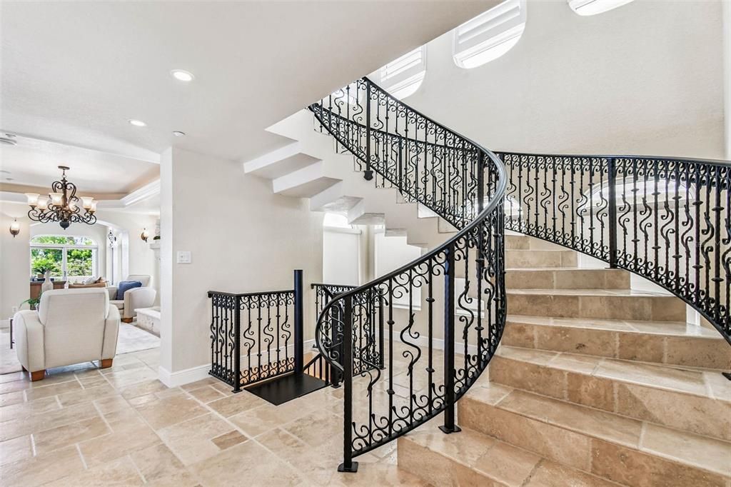 合同活跃: $6,995,000 (5 贝兹, 5 浴室, 6071 平方英尺)