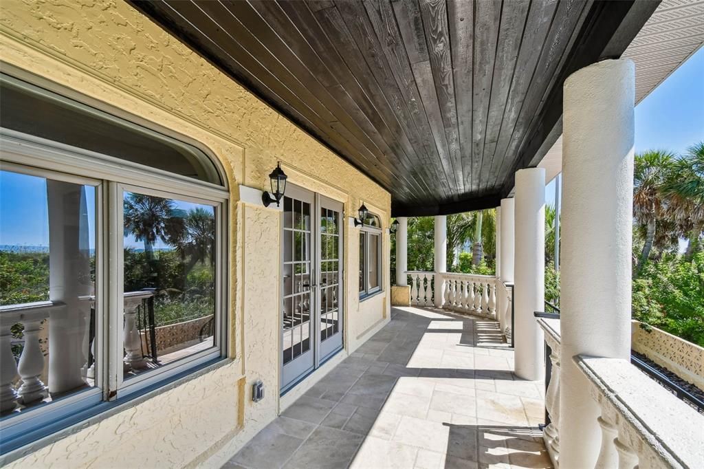 合同活跃: $6,995,000 (5 贝兹, 5 浴室, 6071 平方英尺)