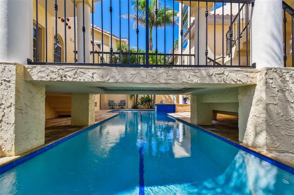 合同活跃: $6,995,000 (5 贝兹, 5 浴室, 6071 平方英尺)