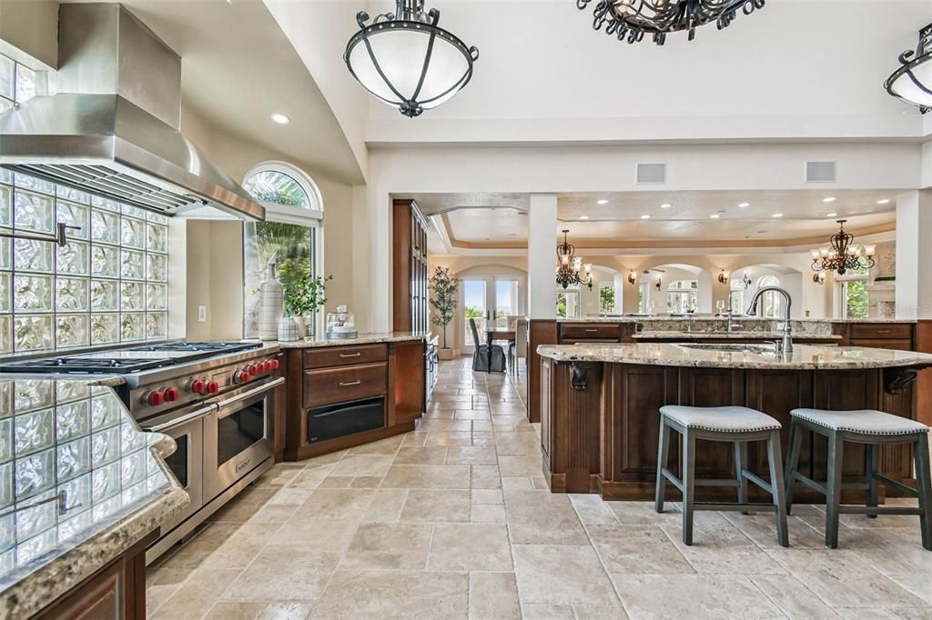 合同活跃: $6,995,000 (5 贝兹, 5 浴室, 6071 平方英尺)