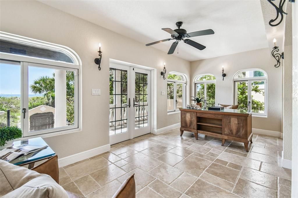 合同活跃: $6,995,000 (5 贝兹, 5 浴室, 6071 平方英尺)