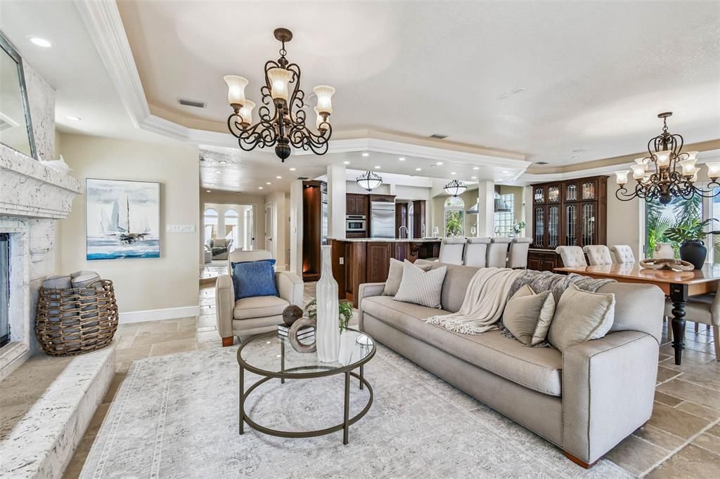 合同活跃: $6,995,000 (5 贝兹, 5 浴室, 6071 平方英尺)