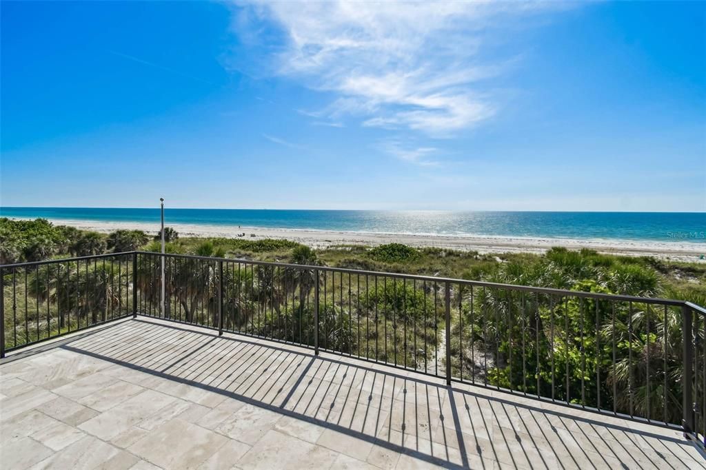 合同活跃: $6,995,000 (5 贝兹, 5 浴室, 6071 平方英尺)