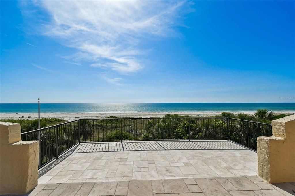 合同活跃: $6,995,000 (5 贝兹, 5 浴室, 6071 平方英尺)