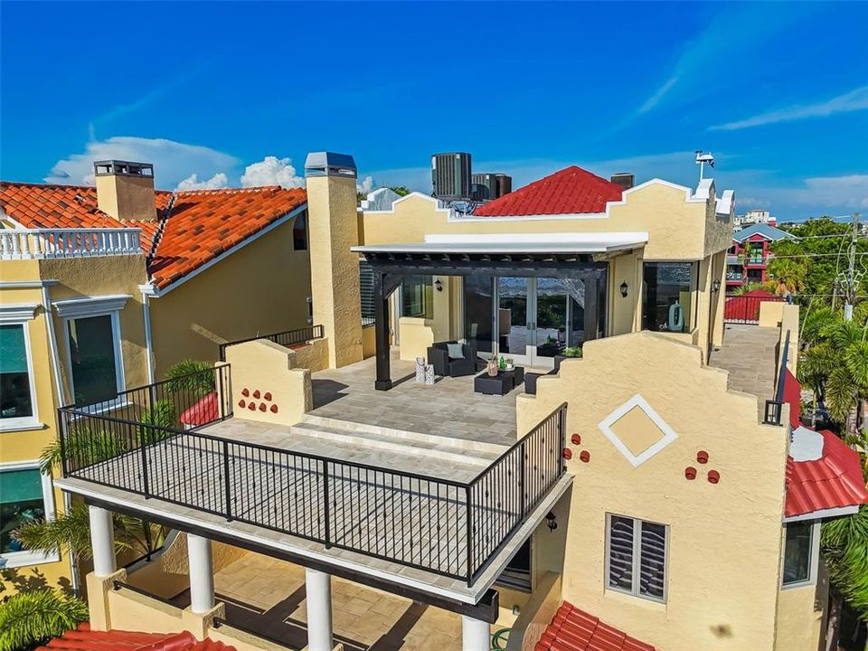 合同活跃: $6,995,000 (5 贝兹, 5 浴室, 6071 平方英尺)