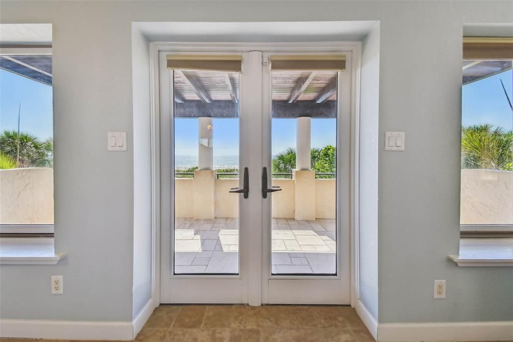 合同活跃: $6,995,000 (5 贝兹, 5 浴室, 6071 平方英尺)