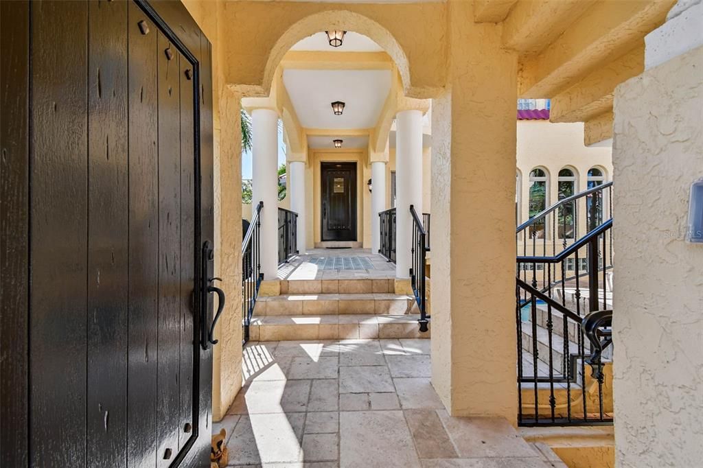 合同活跃: $6,995,000 (5 贝兹, 5 浴室, 6071 平方英尺)