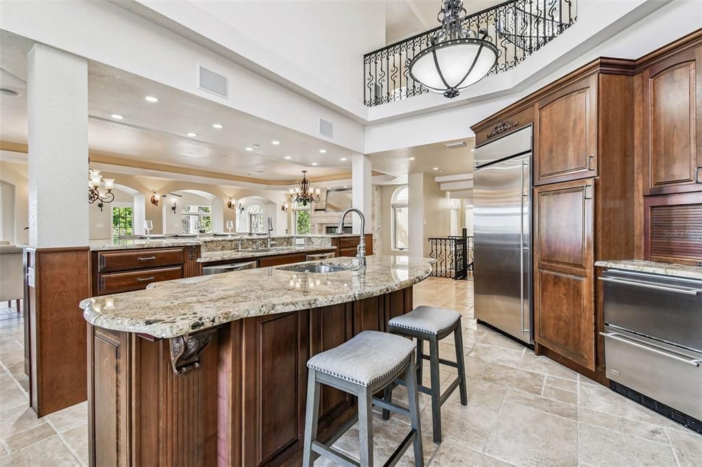 合同活跃: $6,995,000 (5 贝兹, 5 浴室, 6071 平方英尺)