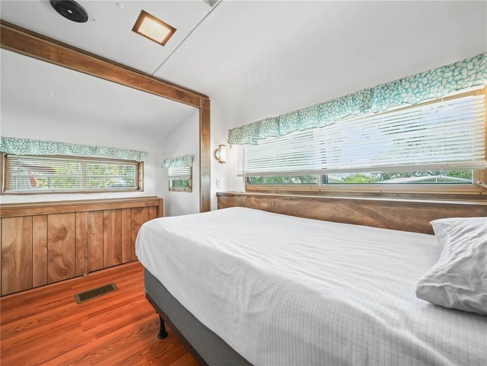 На продажу: $70,000 (1 спален, 1 ванн, 570 Квадратных фут)