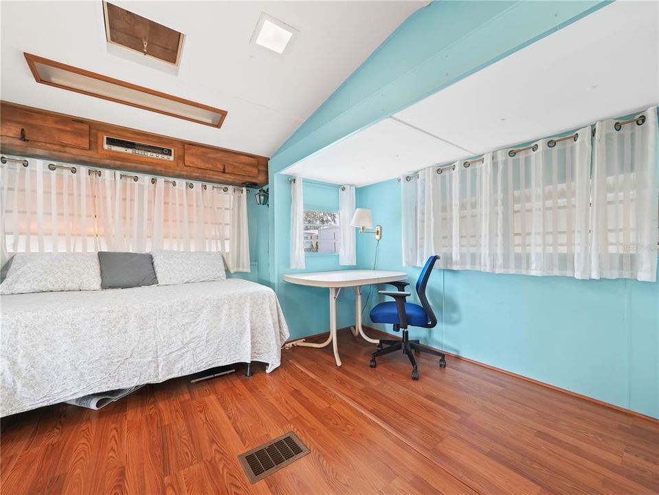 На продажу: $70,000 (1 спален, 1 ванн, 570 Квадратных фут)