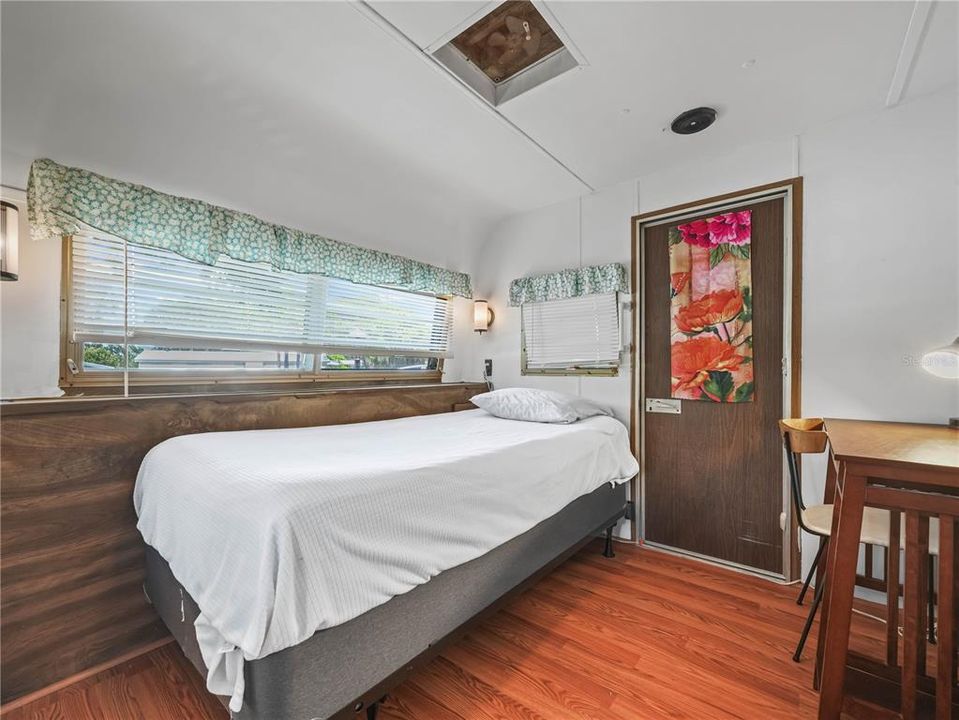 На продажу: $70,000 (1 спален, 1 ванн, 570 Квадратных фут)